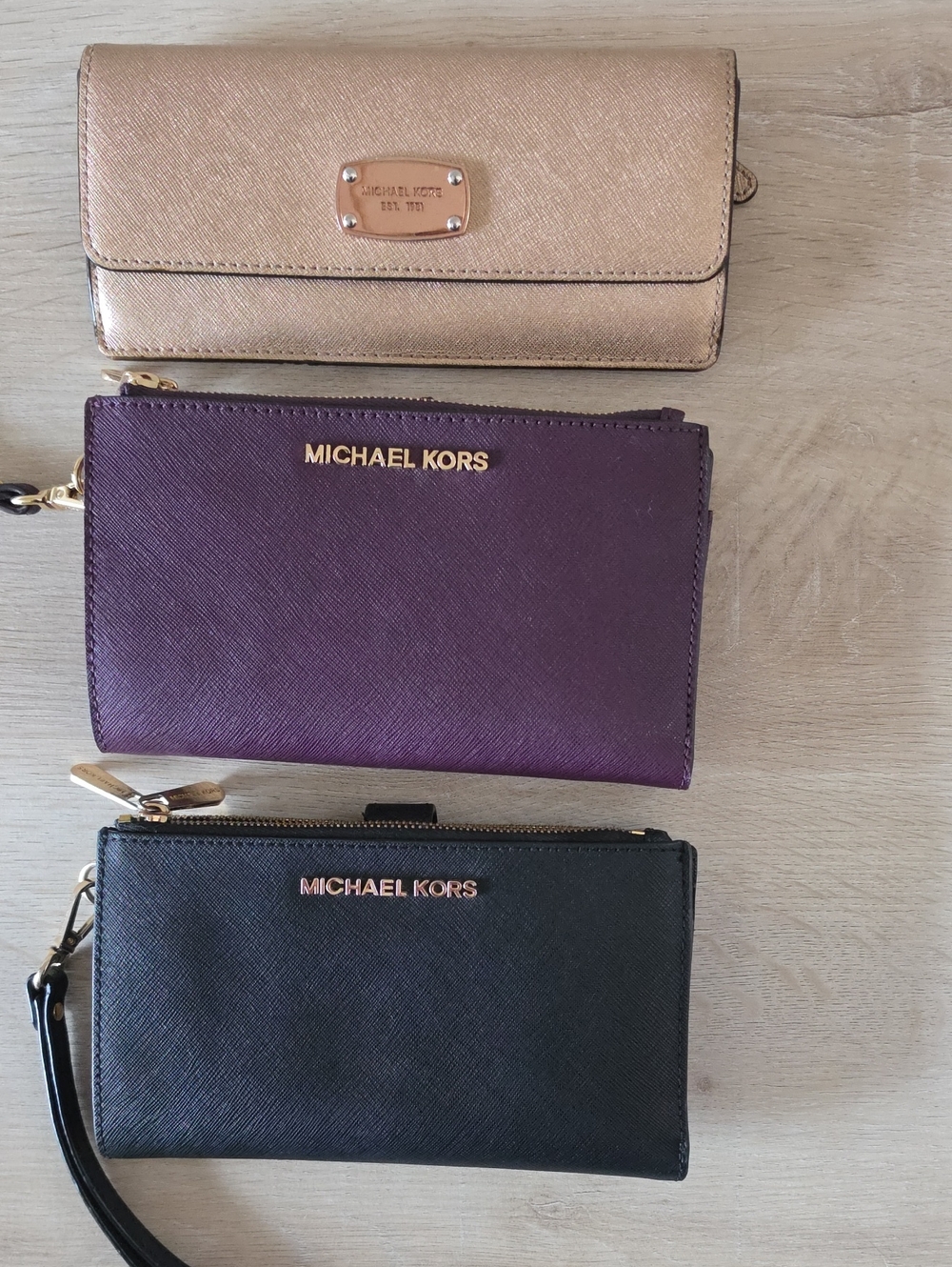 ​Michael Kors Saffiano Leather Wallet & Smartphone Wristlet Bundle